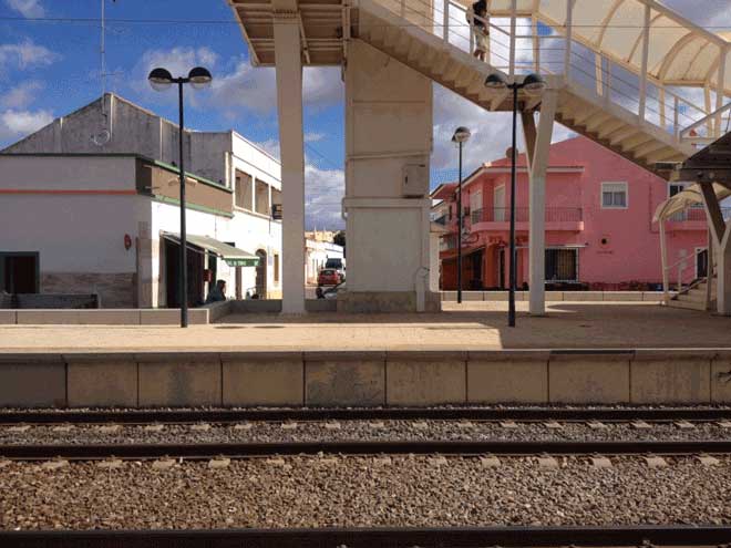 Åka tåg i Portugal här är Tågstationen-i-Albufeira
